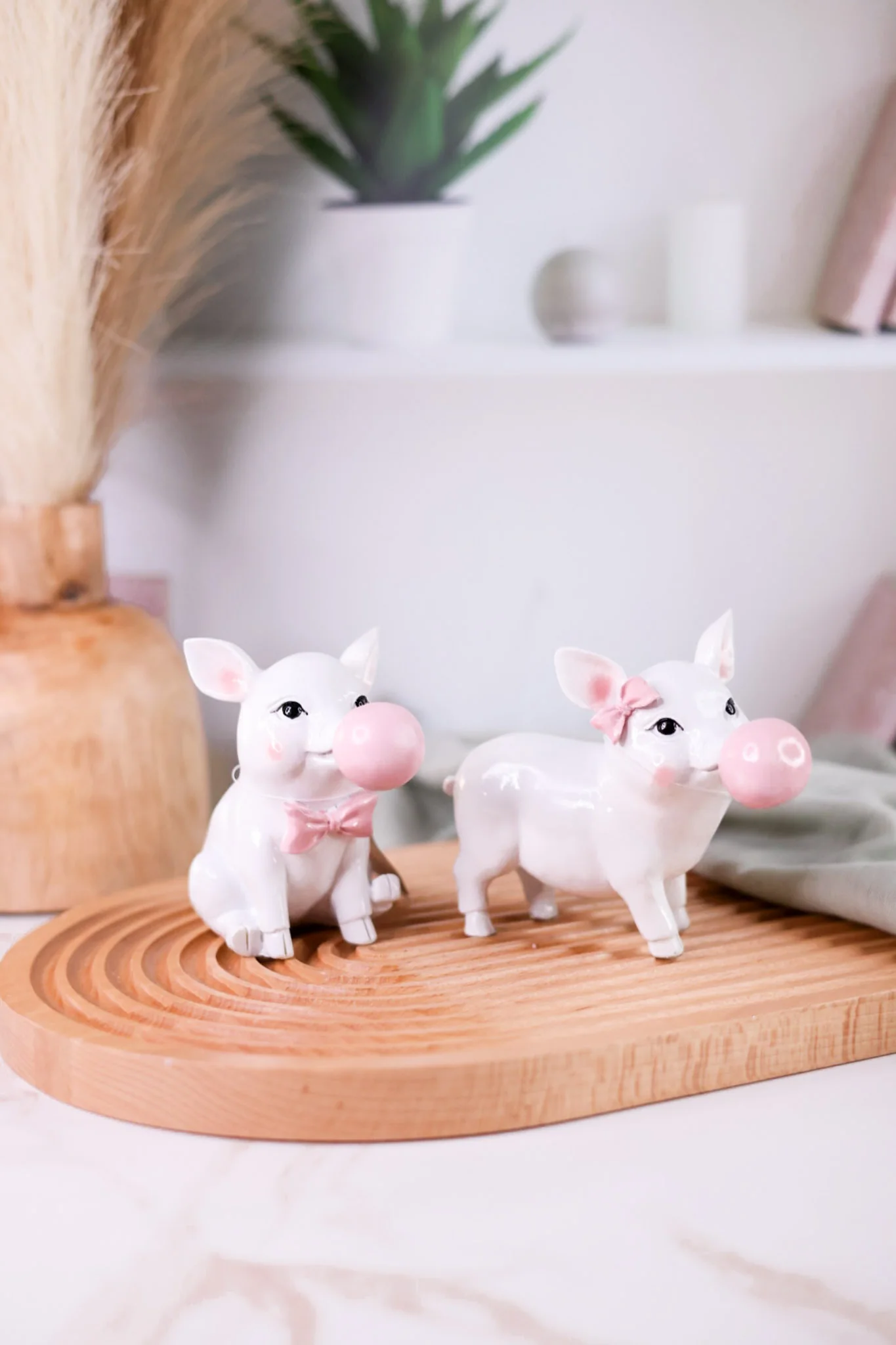5.5" Piglet Blowing Bubble Figurine (2 Styles) - Image 8