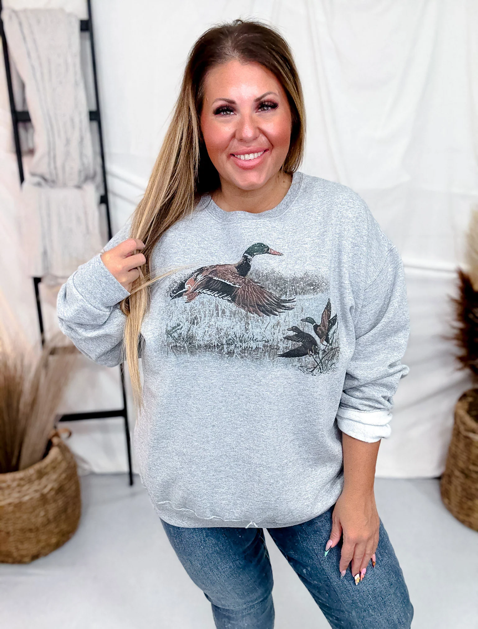 Retro Duck Scene Grey Long Sleeve Sweatshirt - Image 2